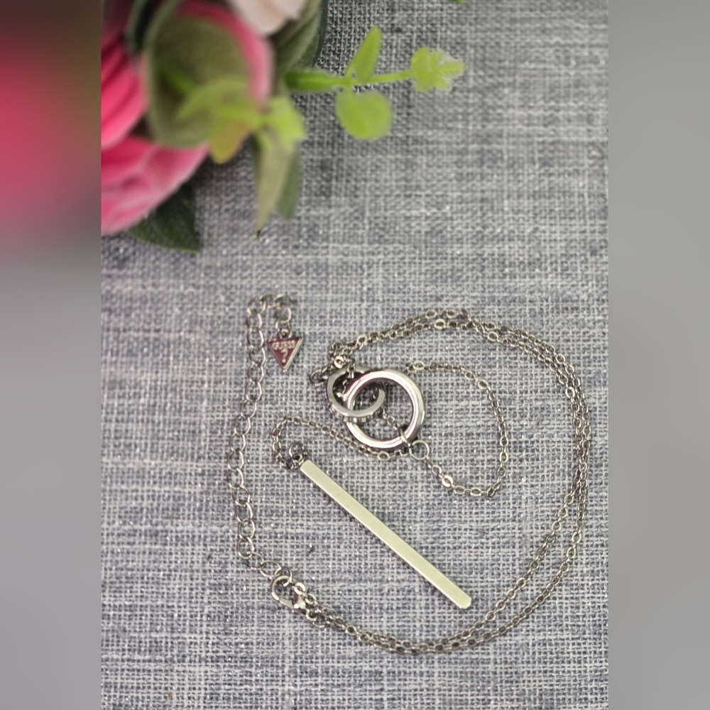 Guess Silver Tone Circles And Bar Pendants Chain‎ Link Necklace